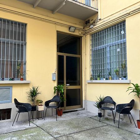 Regina Milano In Porta Romana 2 - Sky Tv, Wifi E Breakfast Box Apartamento Exterior foto