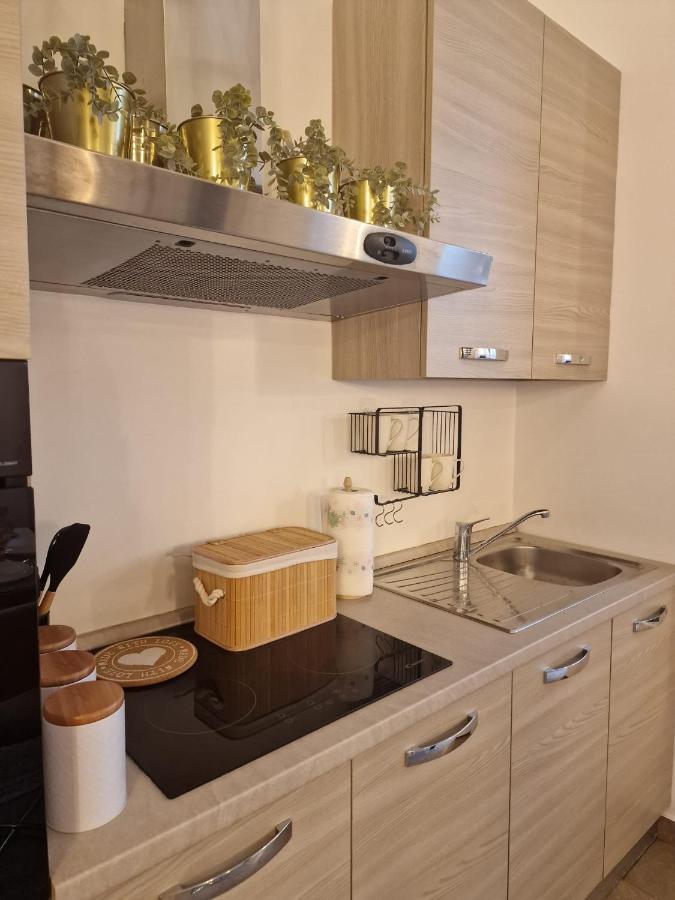 Regina Milano In Porta Romana 2 - Sky Tv, Wifi E Breakfast Box Apartamento Exterior foto