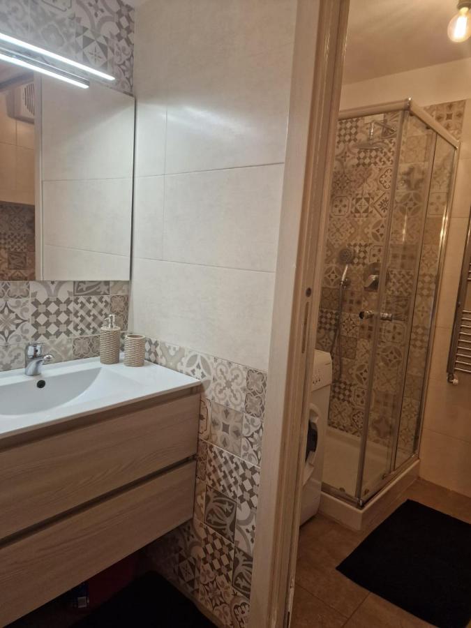 Regina Milano In Porta Romana 2 - Sky Tv, Wifi E Breakfast Box Apartamento Exterior foto
