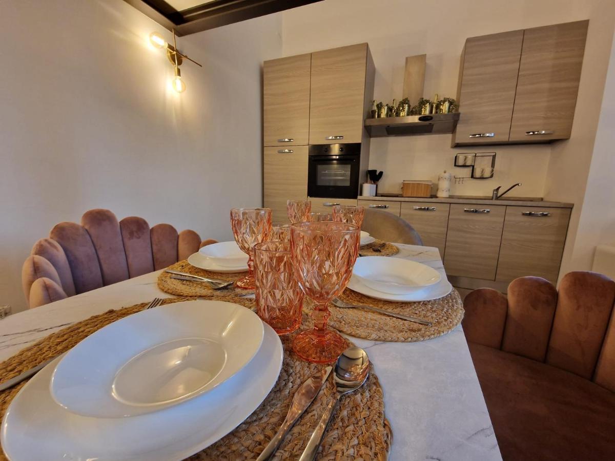 Regina Milano In Porta Romana 2 - Sky Tv, Wifi E Breakfast Box Apartamento Exterior foto