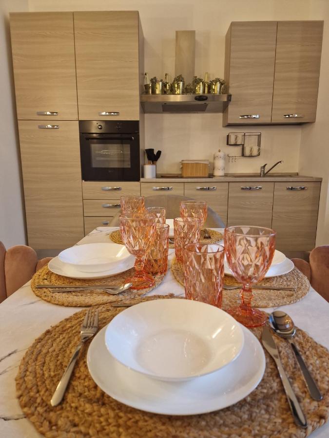 Regina Milano In Porta Romana 2 - Sky Tv, Wifi E Breakfast Box Apartamento Exterior foto
