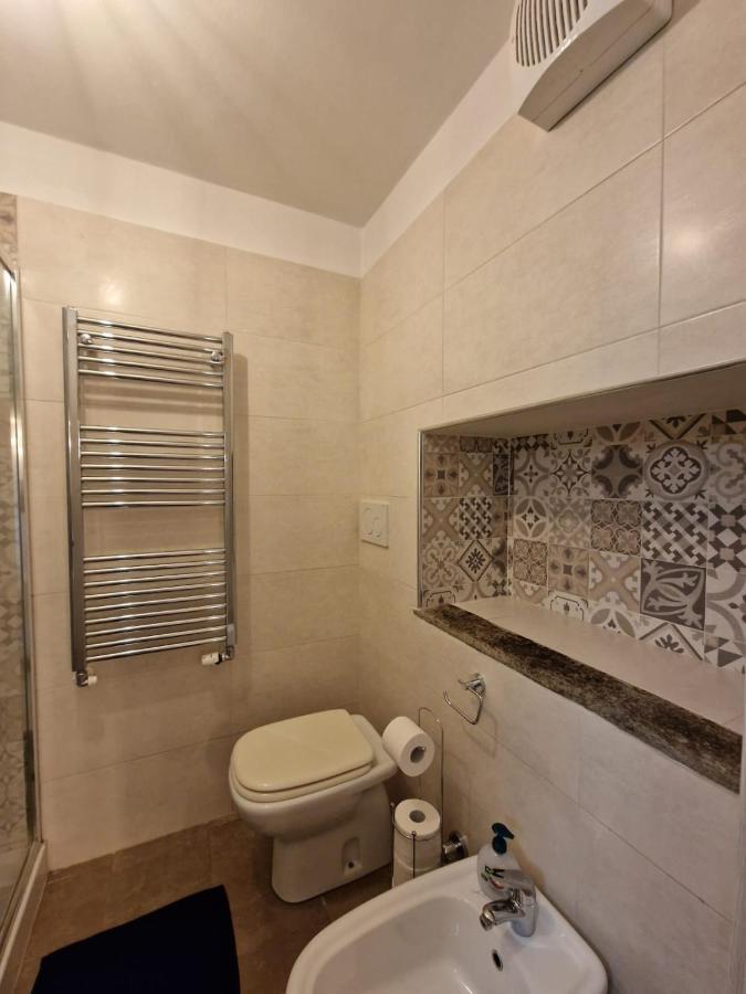 Regina Milano In Porta Romana 2 - Sky Tv, Wifi E Breakfast Box Apartamento Exterior foto
