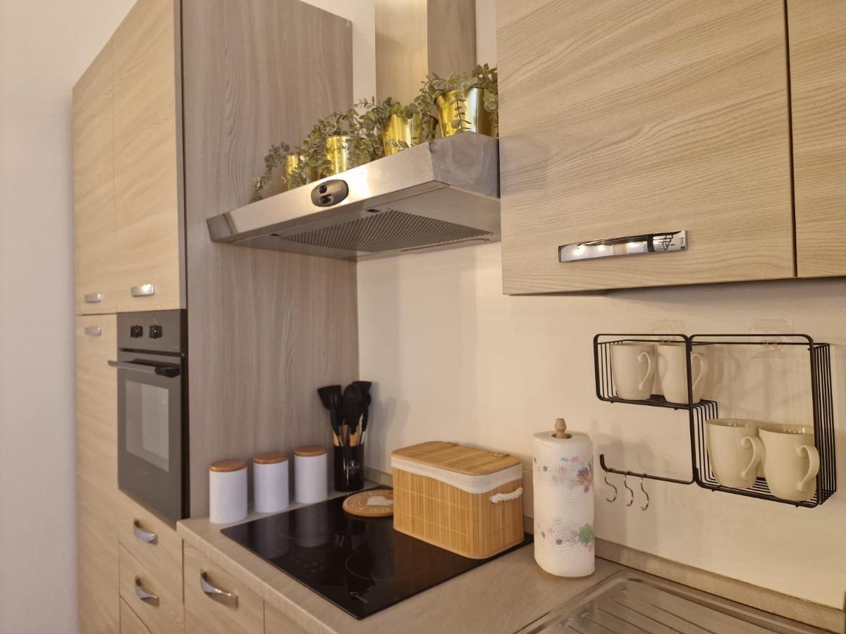 Regina Milano In Porta Romana 2 - Sky Tv, Wifi E Breakfast Box Apartamento Exterior foto