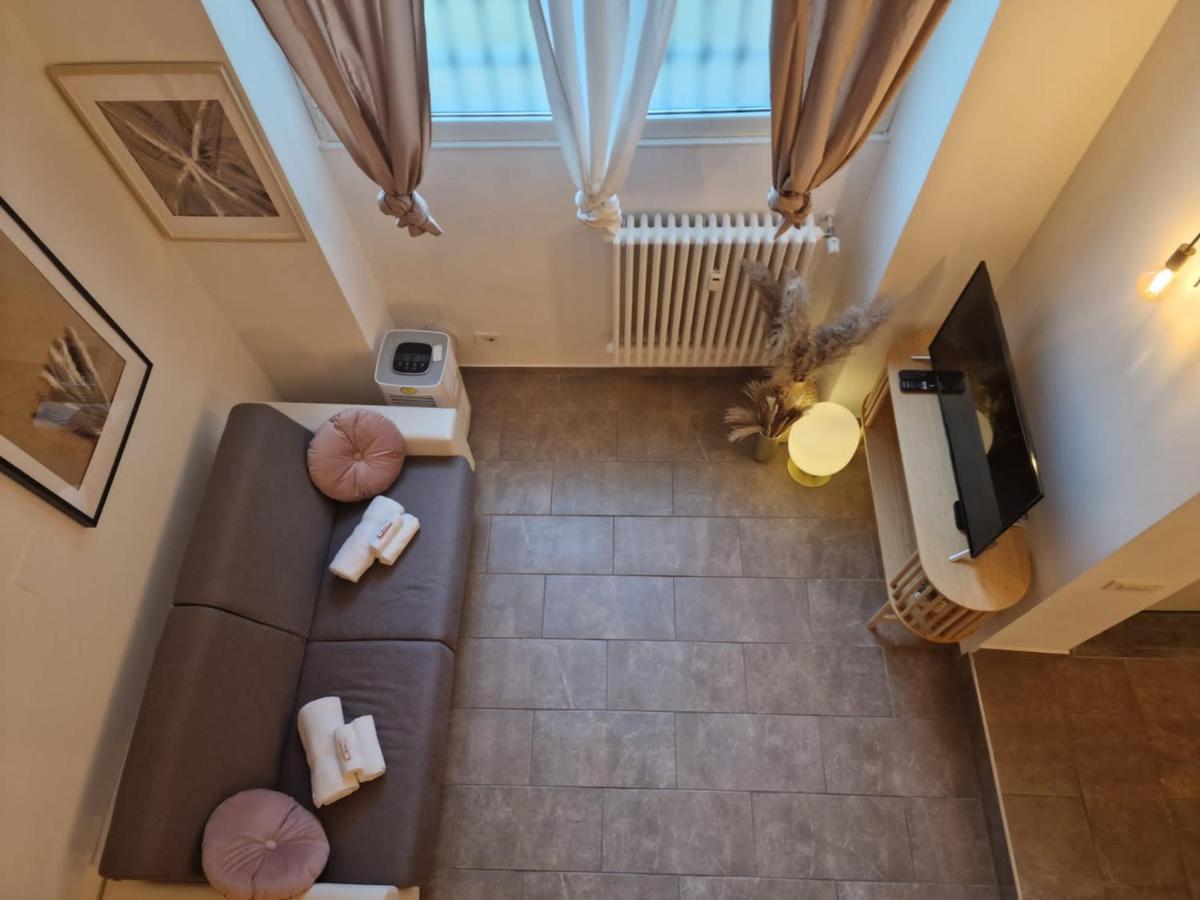 Regina Milano In Porta Romana 2 - Sky Tv, Wifi E Breakfast Box Apartamento Exterior foto