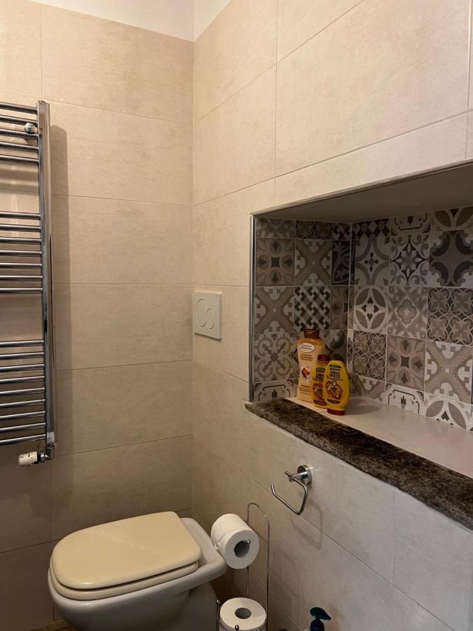 Regina Milano In Porta Romana 2 - Sky Tv, Wifi E Breakfast Box Apartamento Exterior foto