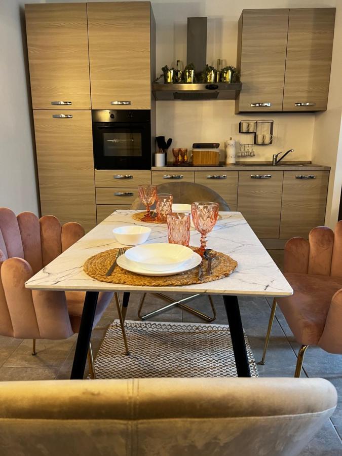 Regina Milano In Porta Romana 2 - Sky Tv, Wifi E Breakfast Box Apartamento Exterior foto