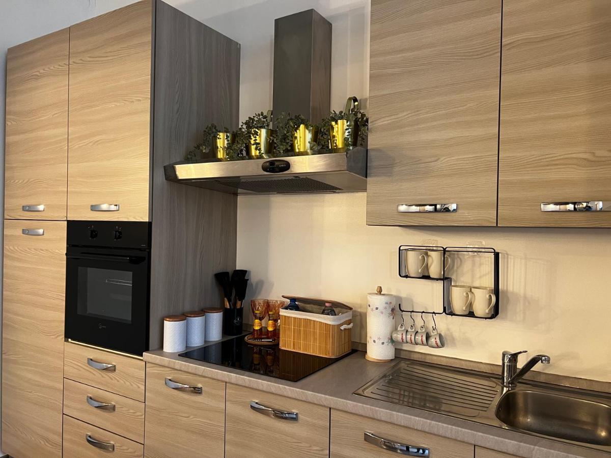 Regina Milano In Porta Romana 2 - Sky Tv, Wifi E Breakfast Box Apartamento Exterior foto