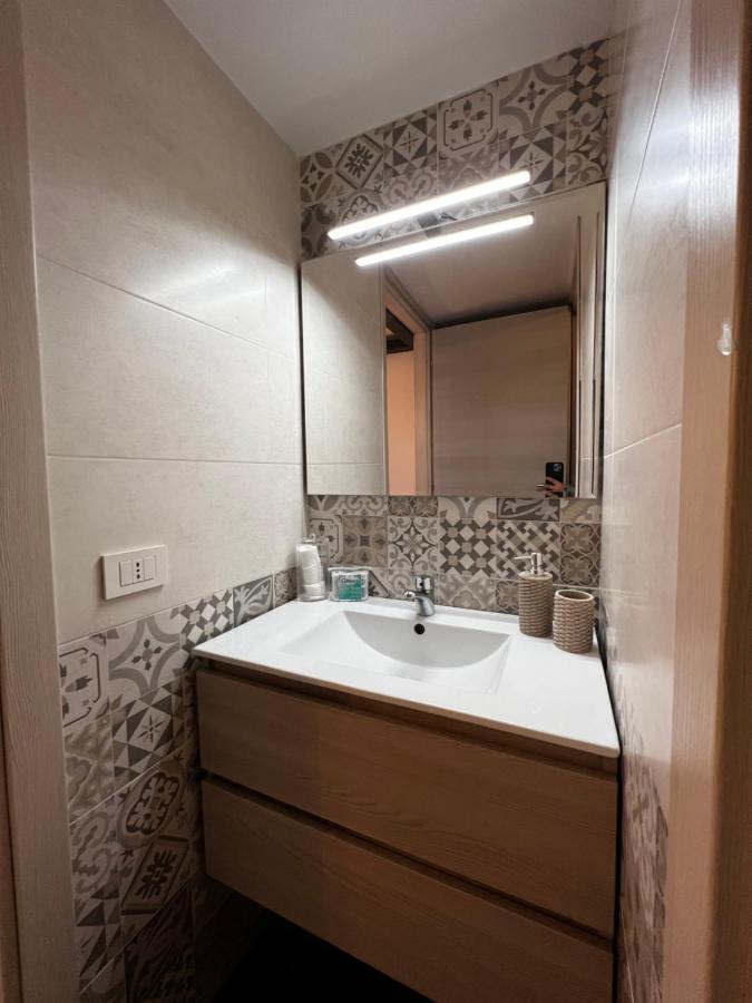 Regina Milano In Porta Romana 2 - Sky Tv, Wifi E Breakfast Box Apartamento Exterior foto